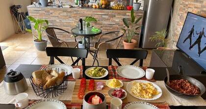 Spacious TWIN Room /One-bedroom bungalow in serene Nairobi with WiFi, AC