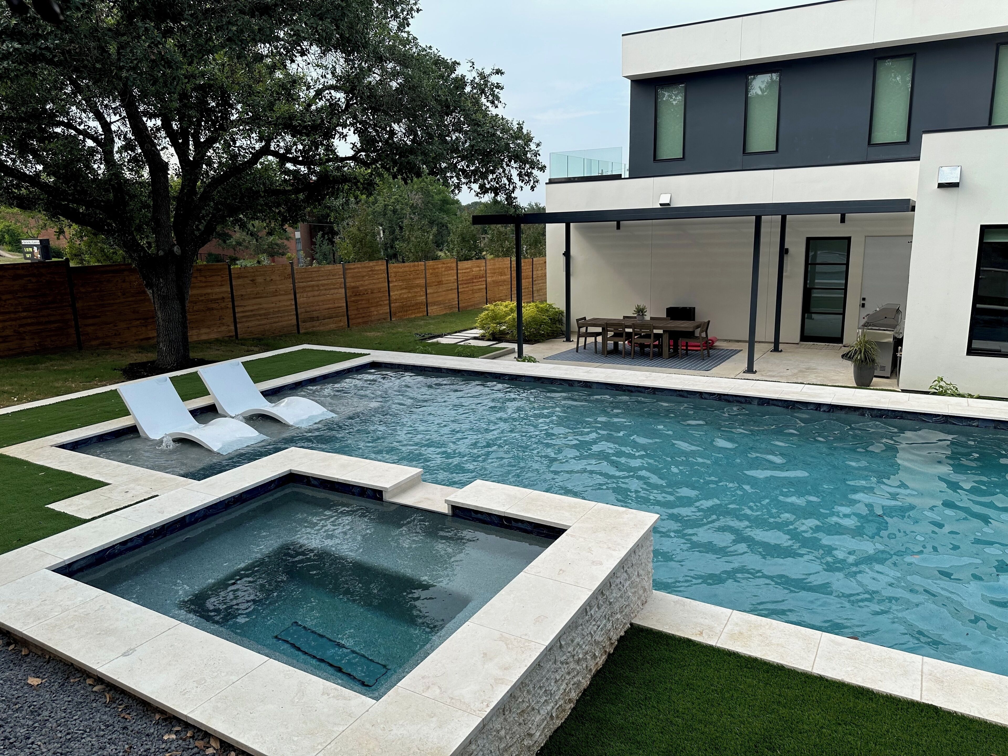 The Barton - Elegant home with private pool and spa - Close to ACL!