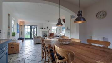 Villa | Dining