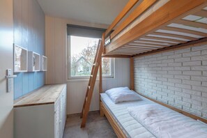 House - Family Home Near Dunes and Beach (Sint Maartensvlotbrug)