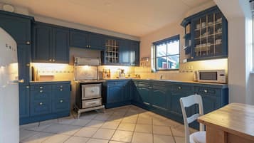 Villa | Private kitchen | Stovetop, electric kettle, toaster, high chair