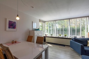 Bungalow | Dining - Holiday Home Near Bulb Fields With Garden (Sint Maartensvlotbrug)