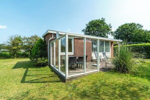 Bungalow | Balcony - Holiday Home Near Bulb Fields With Garden (Sint Maartensvlotbrug)