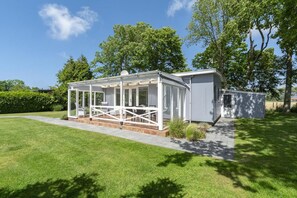 Bungalow | Terrace/patio - Modern Holiday Home With Large Garden (Sint Maartensvlotbrug)