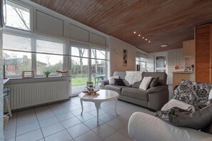 Bungalow | Living room - Spacious Duo by the Dunes (Sint Maartensvlotbrug)