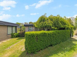 Bungalow | Garden - Bungalow in Sint Maartenszee Near Sandy Beach (Sint Maartensvlotbrug)