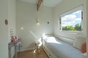 Bungalow | 4 bedrooms, individually furnished - Luxurious Bungalow With Terrace (Sint Maartensvlotbrug)