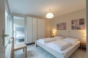 Bungalow | 3 bedrooms, individually furnished - Bungalow in Sint Maartenszee Near Beach (Sint Maartensvlotbrug)