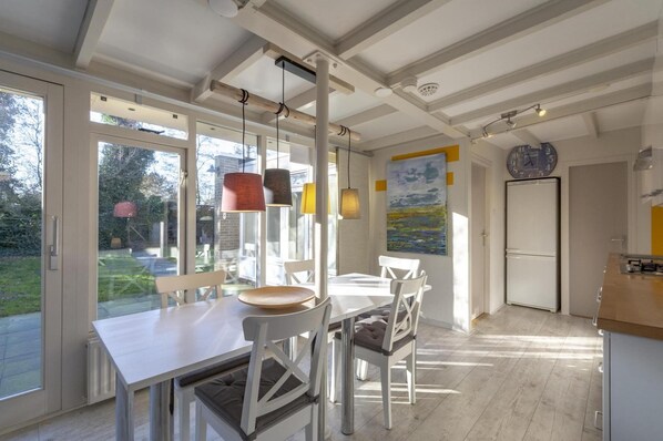 Bungalow | Dining