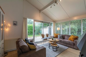 Living room - Family Home by the Dunes (Sint Maartensvlotbrug)