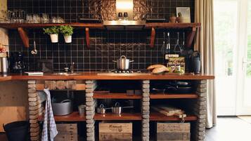 Biệt thự | Bếp riêng | Bếp nấu, ấm điện, lò nướng bánh mì, ghế cao cho trẻ em