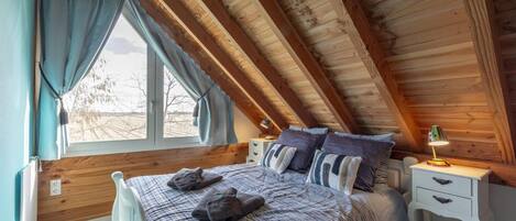 2 bedrooms, bed sheets