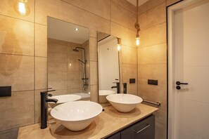 Bungalow | Bathroom - Spacious Bunglow With Garden (Sint Maartensvlotbrug)