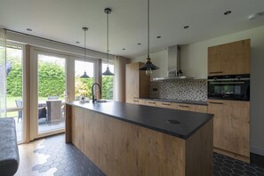 บังกะโล | ครัวส่วนตัว | กาต้มน้ำไฟฟ้า, เตาปิ้งขนมปัง, เก้าอี้กินข้าวสำหรับเด็ก