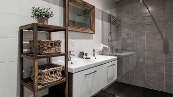 Apartment | Bilik Mandi