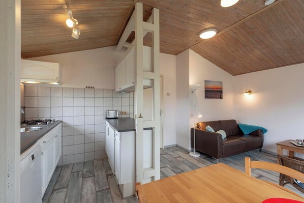 House | Private kitchen | Electric kettle, toaster, highchair