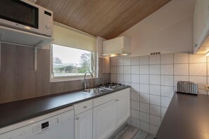 House | Private kitchen | Electric kettle, toaster, highchair