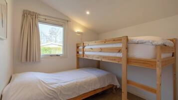 3 bedrooms, individually furnished