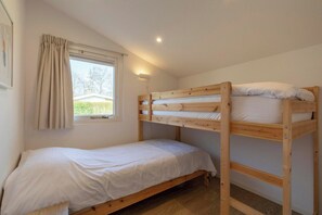 Bungalow - Bungalow in Sint Maartenszee Near the Beach (Sint Maartensvlotbrug)