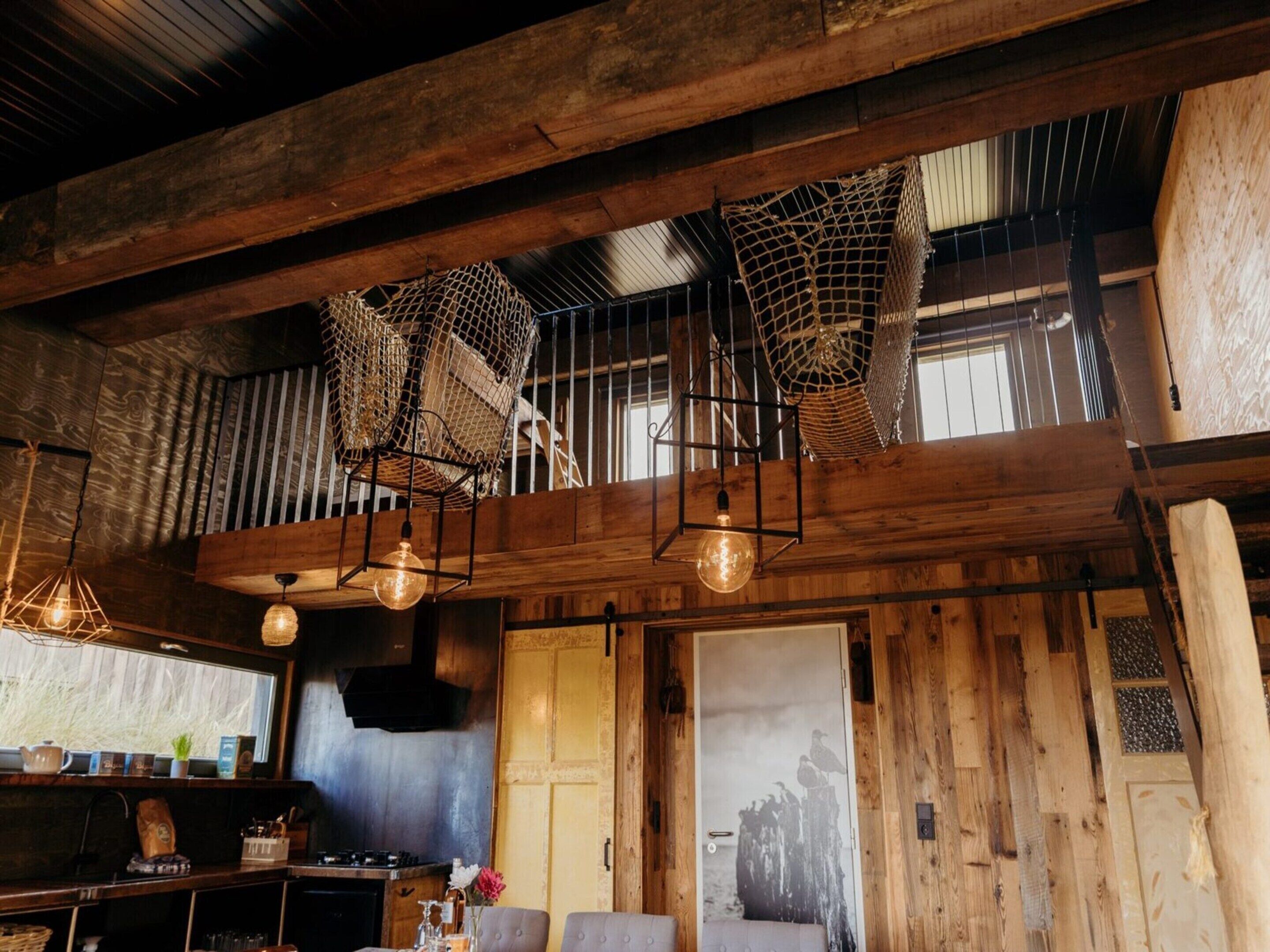 المنشأة من الداخل