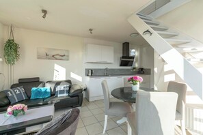 Bungalow | Living room - Holiday Home Groote Keeten Near Beach (Callantsoog)