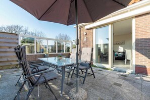 Bungalow | Balcony - Holiday Home Groote Keeten Near Beach (Callantsoog)
