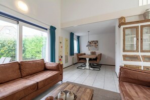 Villa | Dining - Charming Villa Near Sandy Beach (Julianadorp)