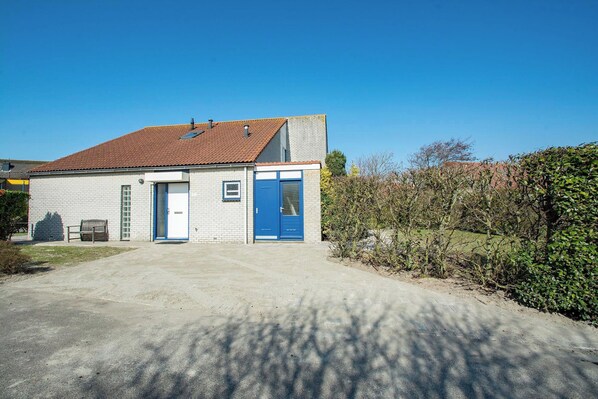 Villa | Exterior - Charming Villa Near Sandy Beach (Julianadorp)