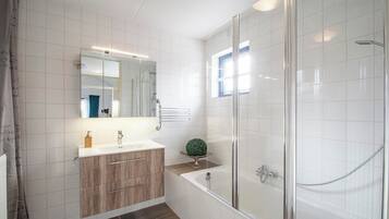 Villa | Bathroom