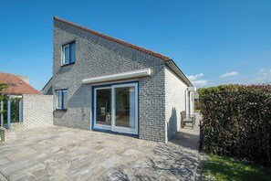 Villa | Exterior - Charming Villa Near Sandy Beach (Julianadorp)
