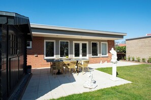 House | Balcony - Bungalow Near Dutch Coast With Private Garden (Callantsoog)