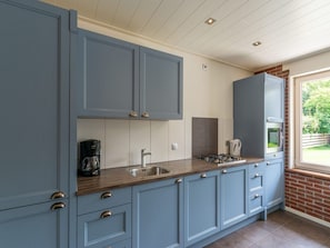 House | Private kitchen | Electric kettle, toaster, highchair - Bungalow Near Dutch Coast With Private Garden (Callantsoog)