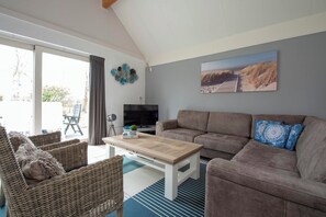 Villa | Living room - Holiday Home by Beach in Ooghduyne (Julianadorp)