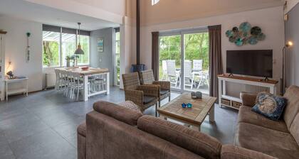 Holiday Home by Beach in Ooghduyne