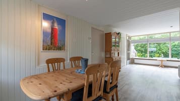 Bungalow | Dining