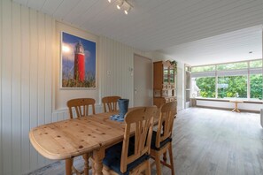 Bungalow | Dining