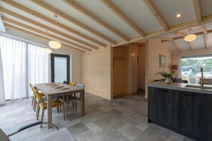 Bungalow | Dining