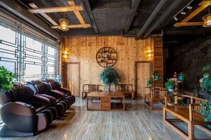 Unclassified image, 2 of 44, button - Xijiang miao village listen to tao xuan hotel (Leishan)