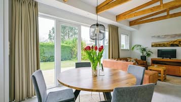 Bungalow | Dining