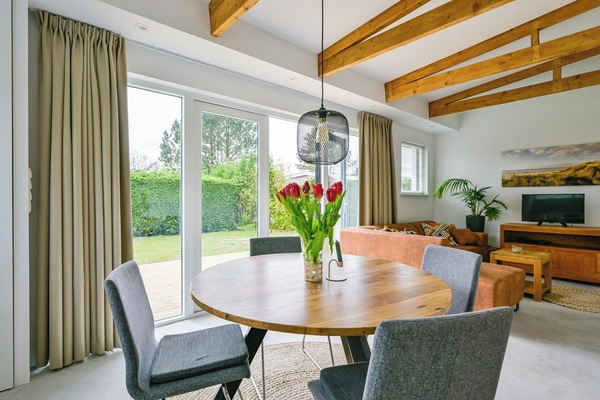 Bungalow | Dining