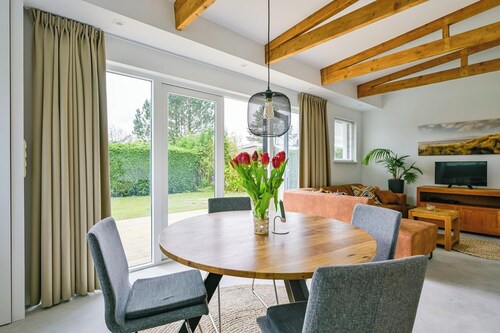 Bungalow in Eureka With Spacious Garden