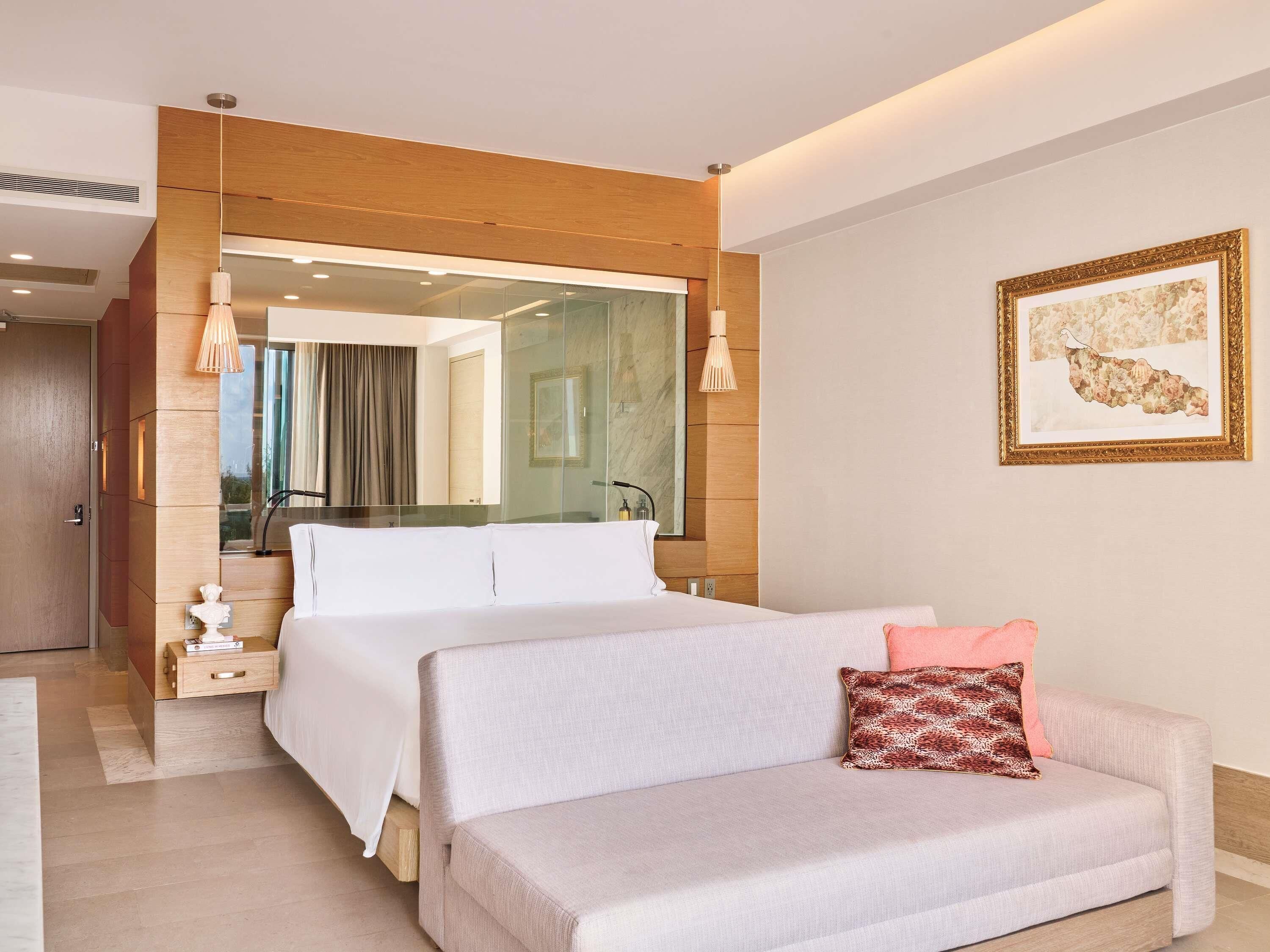 SLS Elite Specialty Suite | 高档床上用品、迷你吧（备有免费物品）、客房内保险箱、办公桌