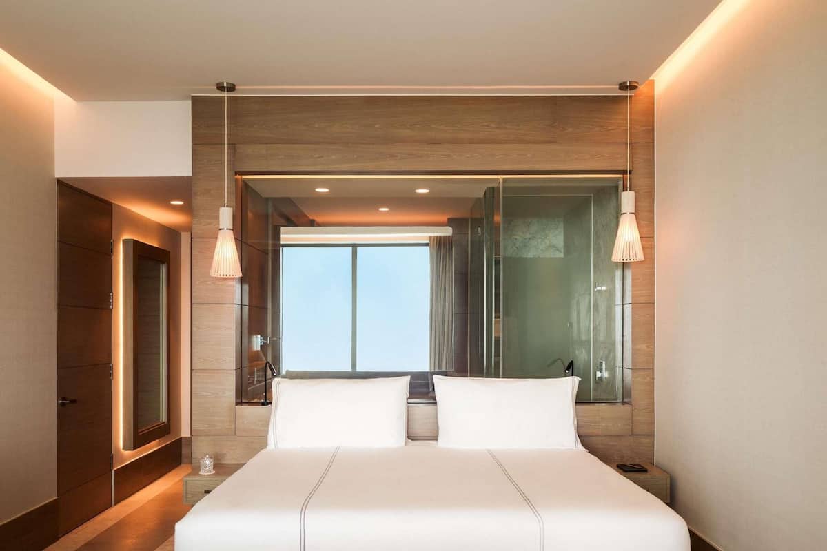 SLS Elite King | Premium bedding, free minibar, in-room safe, desk