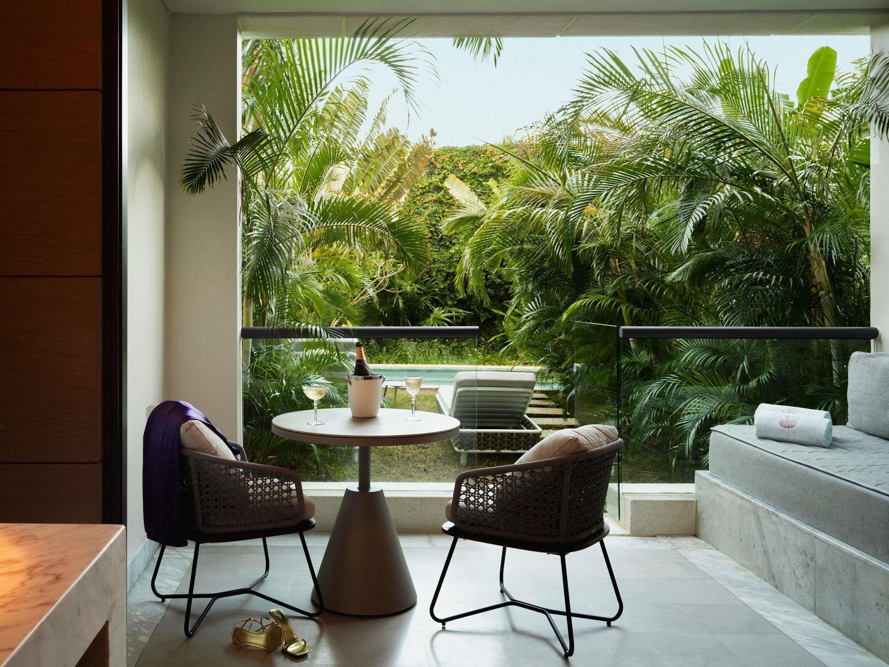 Hochwertige Bettwaren, kostenlose Minibar, Zimmersafe, Schreibtisch