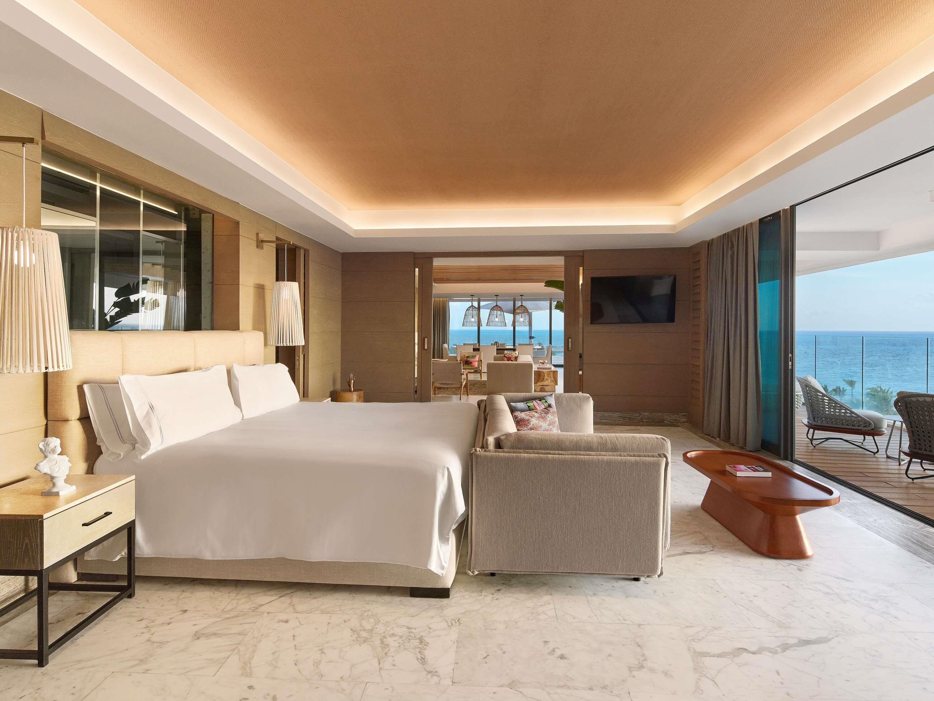Ropa de cama de alta calidad y artículos del minibar gratis 