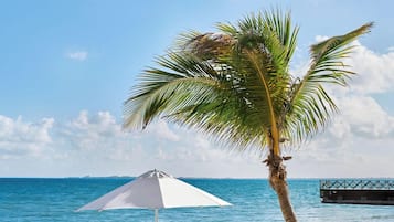 Bãi biển riêng, lều miễn phí, ghế dài tắm nắng, dù trên bãi biển