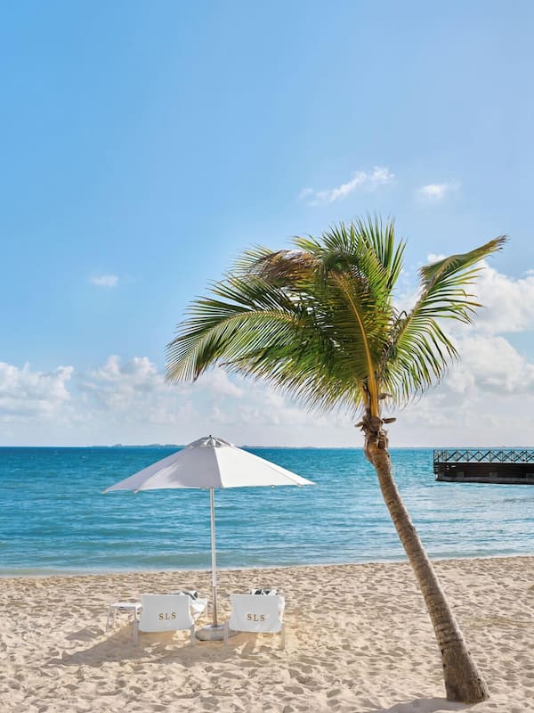 Private beach, free beach cabanas, sun loungers, beach umbrellas