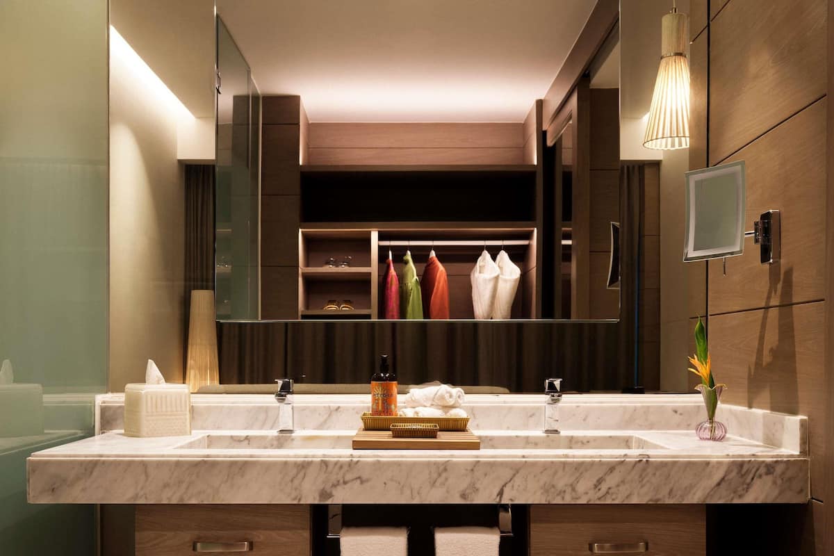 Premium bedding, free minibar, in-room safe, desk