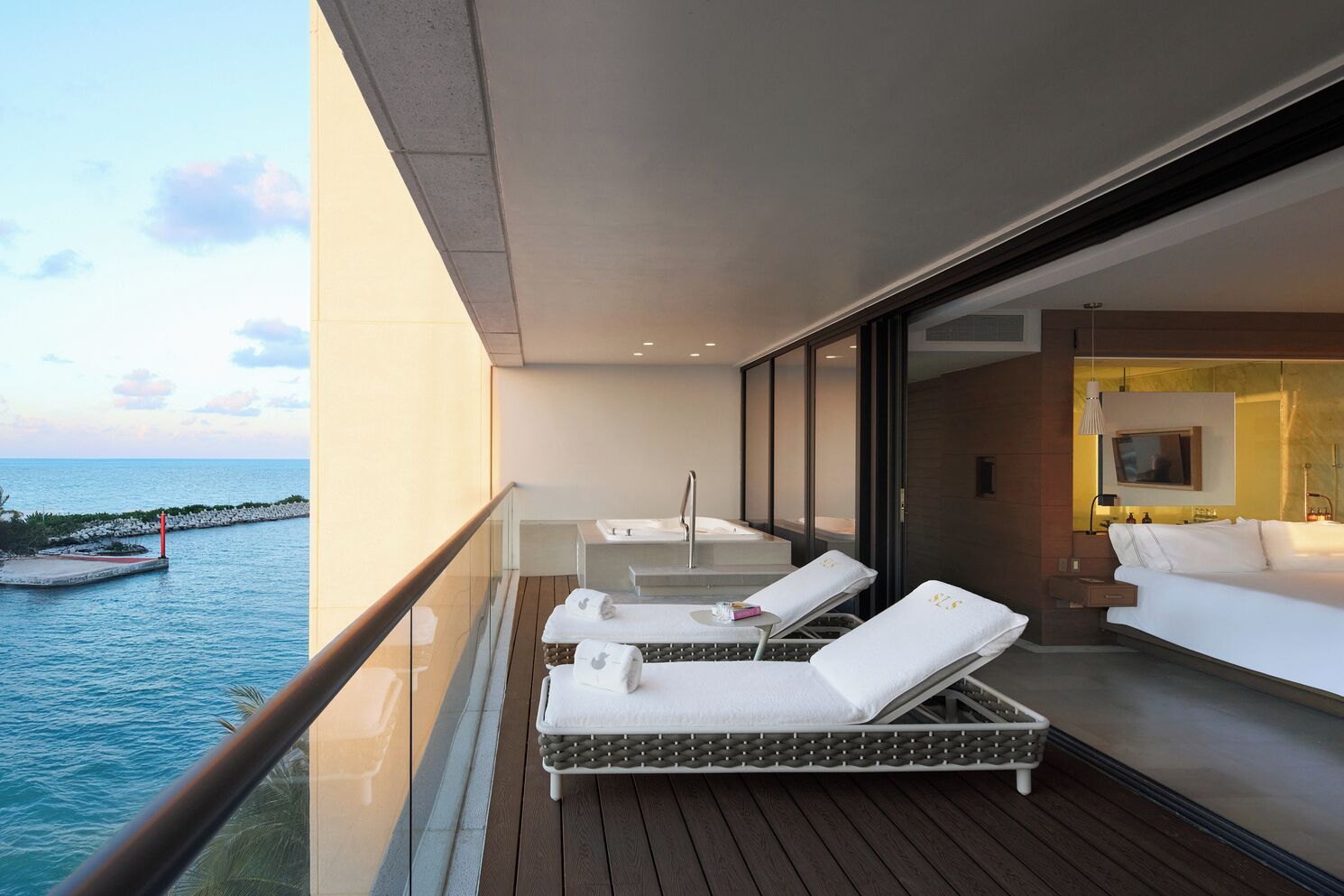 Euphoria Corner Suite Marina View King | 발코니