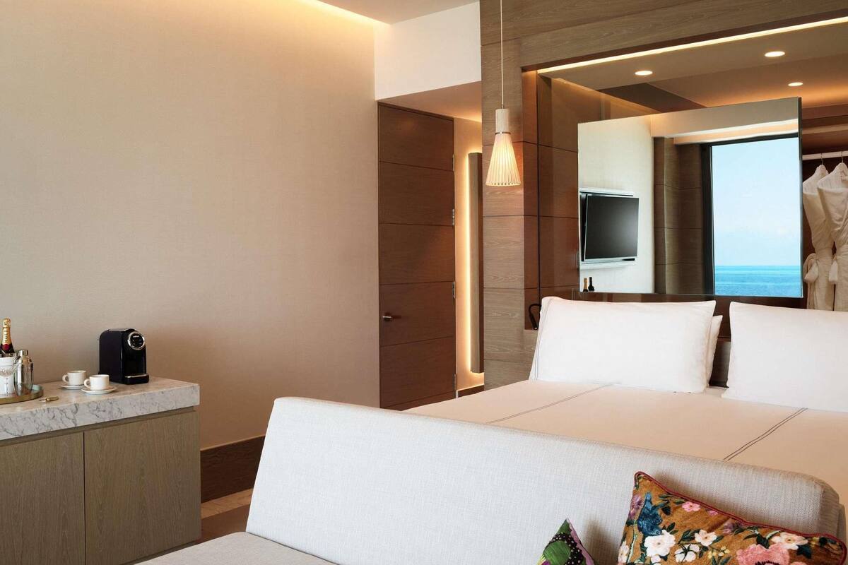 Premium bedding, free minibar, in-room safe, desk